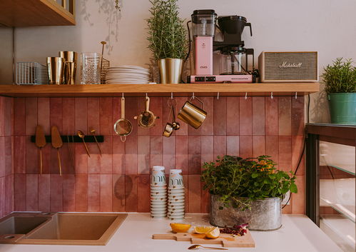 平面設(shè)計在精品糕點(diǎn)店品牌形象中的戰(zhàn)略應(yīng)用——以Muus為例